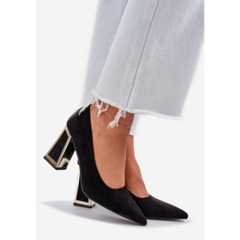 Elegáns szivattyúk a mutató fekete orrán 1