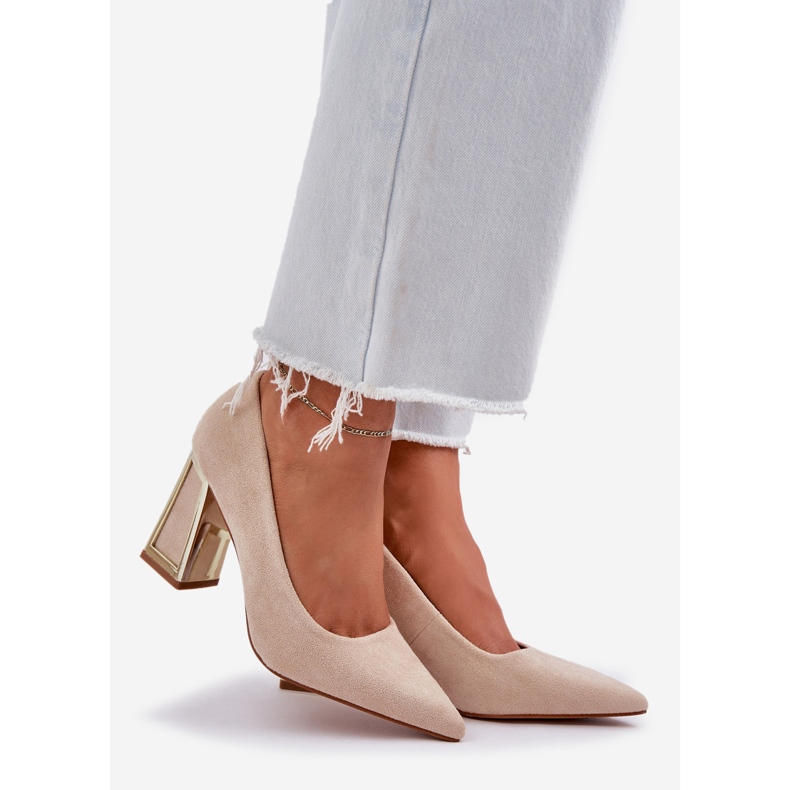 Elegáns szivattyúk a mutató pillér bézs orrán 1