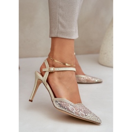 Díszített sarkú, nyitott arany sarokkal aranysárga 2