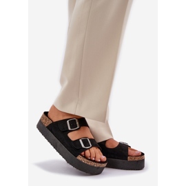 Női papucs egy hatalmas platformon, fekete csatokkal 1 Női papucs egy hatalmas platformon, fekete csatokkal 1