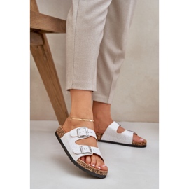 Anyag papucs flopok egy parafa talpon, bilincsekkel világosszürke fehér 2