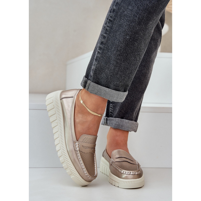 Női nyílt munkás bőrfajok a platformon és a pezsgő ékeken aranysárga 2