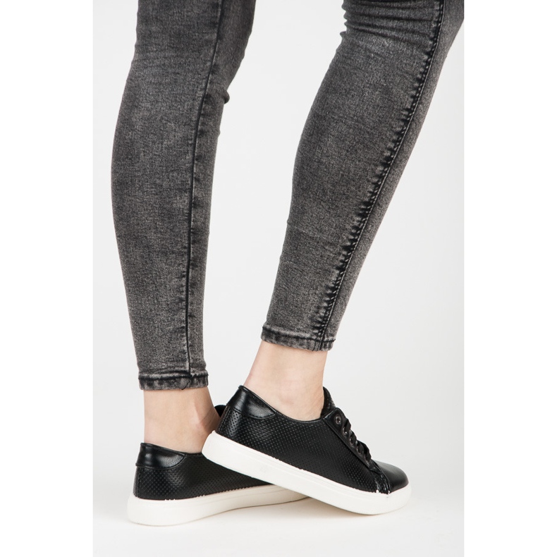 Áttört cipők fekete 1