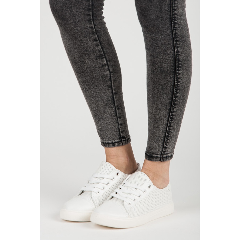 Áttört tornacipő fehér 1