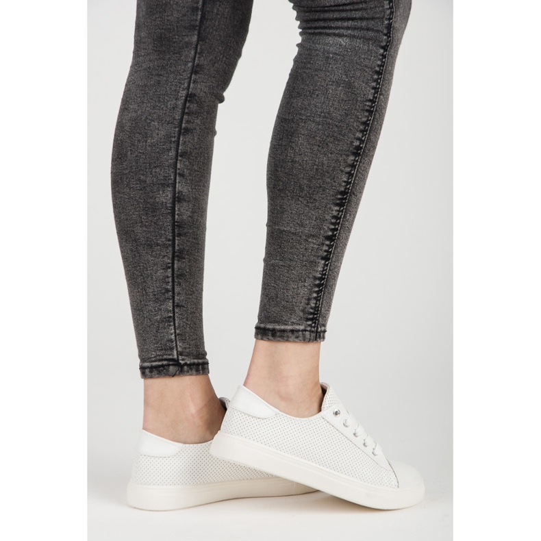 Áttört tornacipő fehér 2