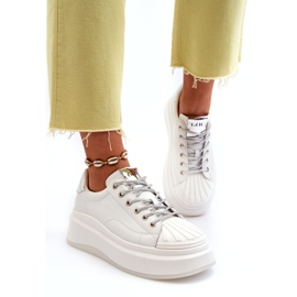 Női sportbőr cipők a Goe NN2N4033 fehér platformon 3