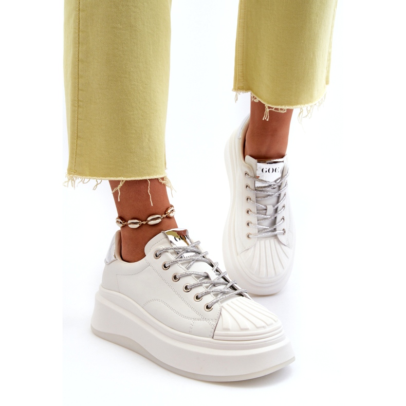 Női sportbőr cipők a Goe NN2N4033 fehér platformon 3