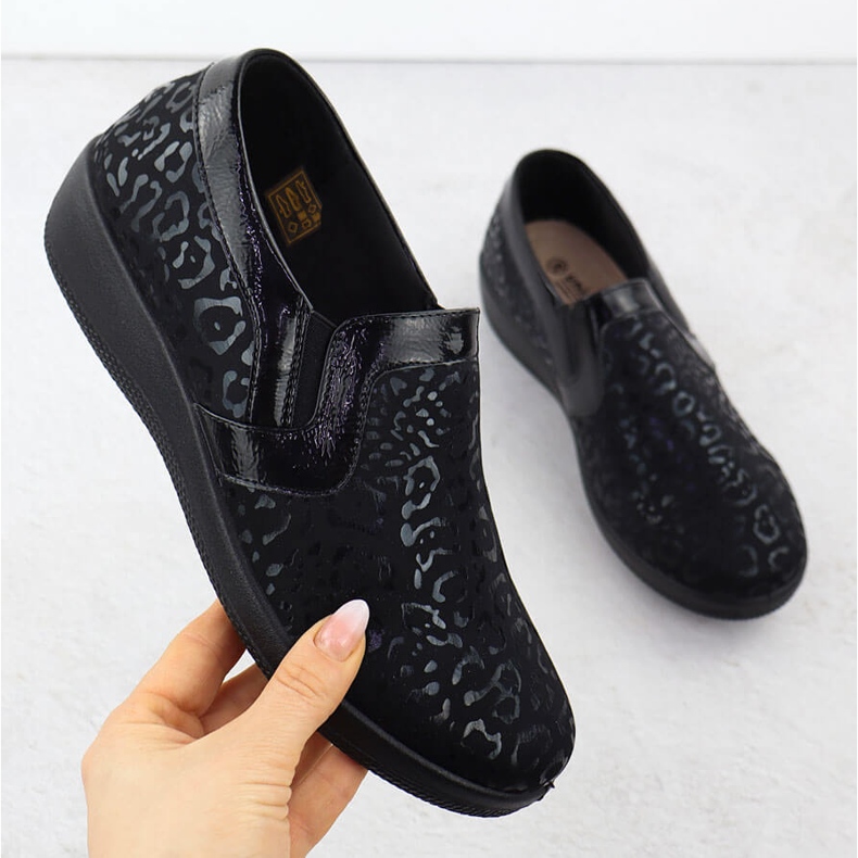 Női kényelmes cipő leopárd nyomtatásban beillesztett Unisoft 8910 fekete 1