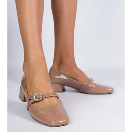 Cirkonokkal díszített barna, elegáns szivattyúk 1