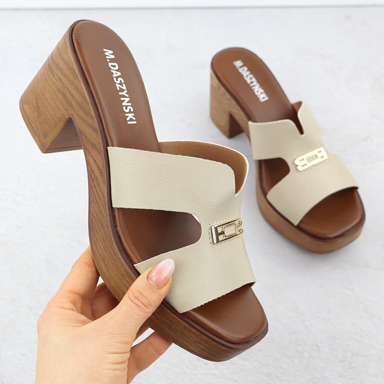 M. DASZYŃSKI Női papucs a bézs poszton M. Dasyński MR23126-11 1 M. DASZYŃSKI Női papucs a bézs poszton M. Dasyński MR23126-11 1