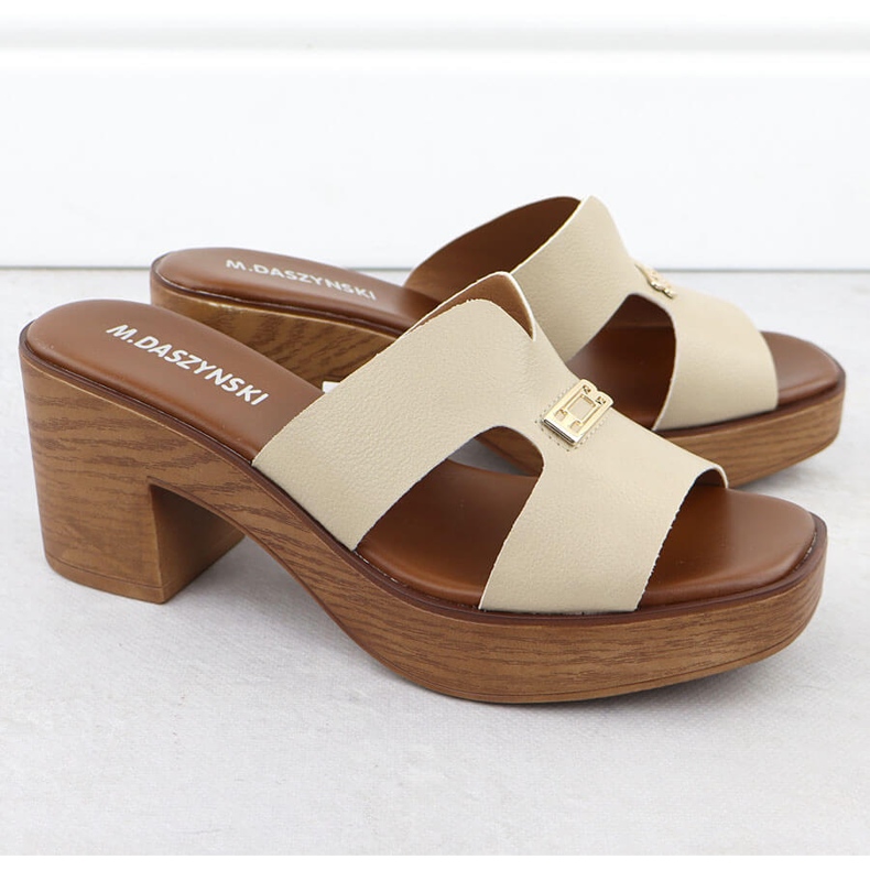 M. DASZYŃSKI Női papucs a bézs poszton M. Dasyński MR23126-11 2 M. DASZYŃSKI Női papucs a bézs poszton M. Dasyński MR23126-11 2