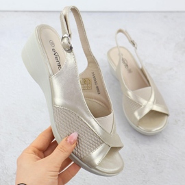 Evento Női szandál a kényelmes bézs eseményhez 8863 1