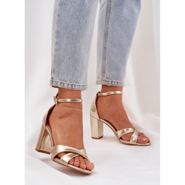 Szandál egy barbulari sarkon, öko bőr aranyszínű aranysárga 2