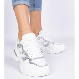 Női fehér cipők csillogással díszítették 1