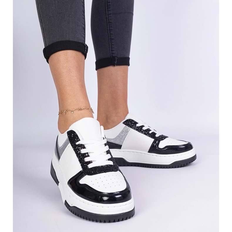 Fekete női tornacipő vastag talppal 1