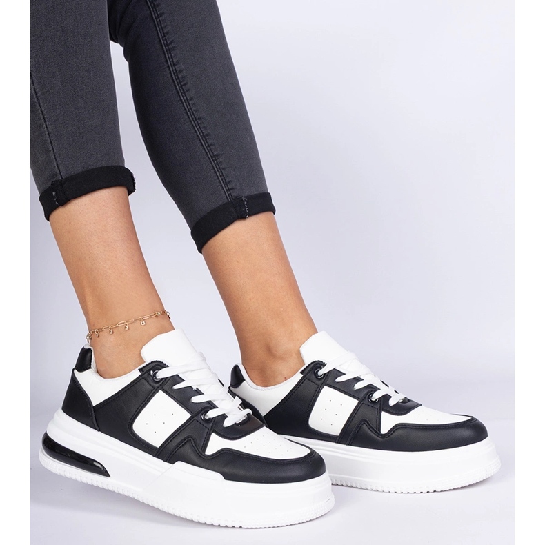 Fekete-fehér női tornacipő vastag talppal 2