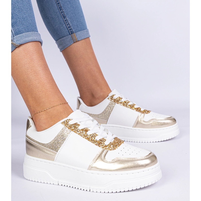 Arany női cipők egy vastag talpon, csillogással díszítve aranysárga 2 Arany női cipők egy vastag talpon, csillogással díszítve aranysárga 2