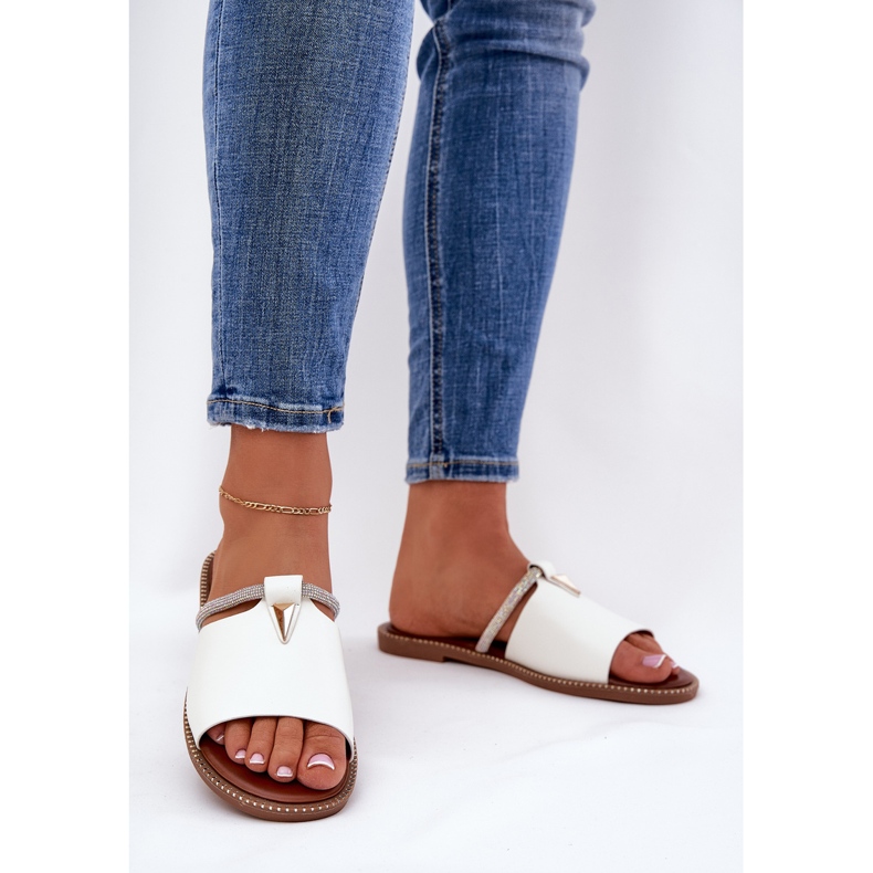 Öko bőr lapos, tetőpapa flopok dekoratív hevederekkel fehér 2