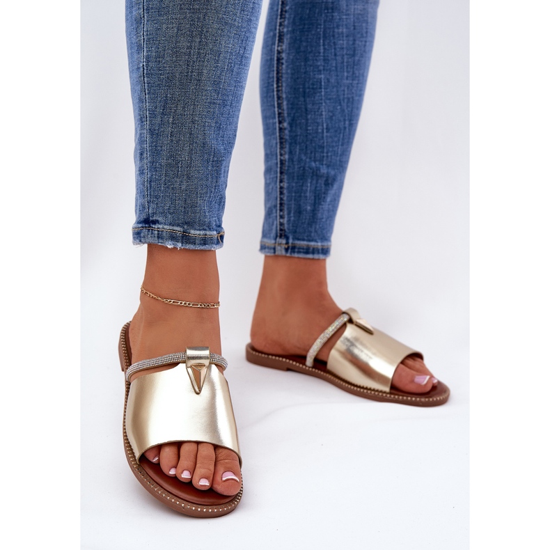 Öko bőr lapos sarkú cipő dekoratív arany hevederrel aranysárga 2