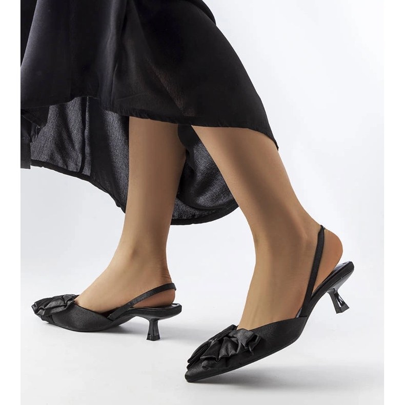 Fekete magas sarkú cipő íj 1