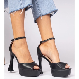 Fekete magas sarkú szandál 1