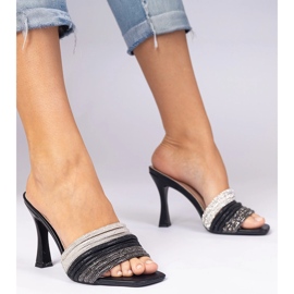 Fekete, elegáns sarok, cirkonokkal díszítve 2