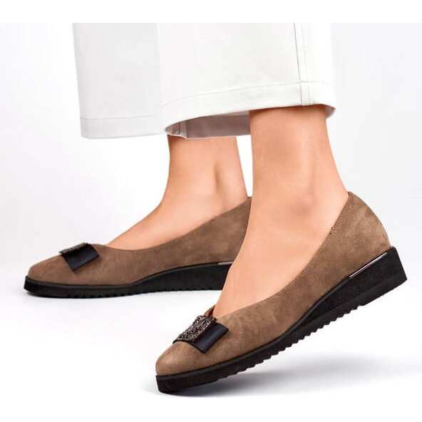 Női velúr ékcipő szürkés színű díszítéssel GD-FL766T bézs 2