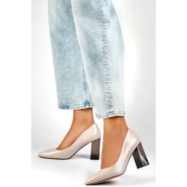 Női hegyes pumpák magas dekoratív sarokkal, bézs GD-FL486A-L.BE 2