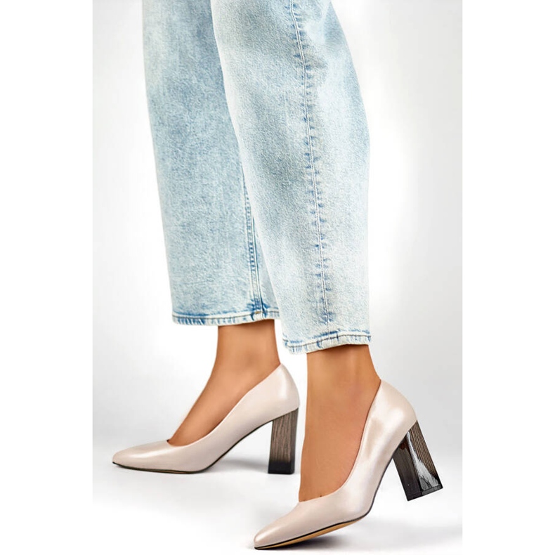 Női hegyes pumpák magas dekoratív sarokkal, bézs GD-FL486A-L.BE 2