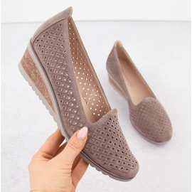 Velúr női áttört ékcipő, barna, Potocki SZ12306 1