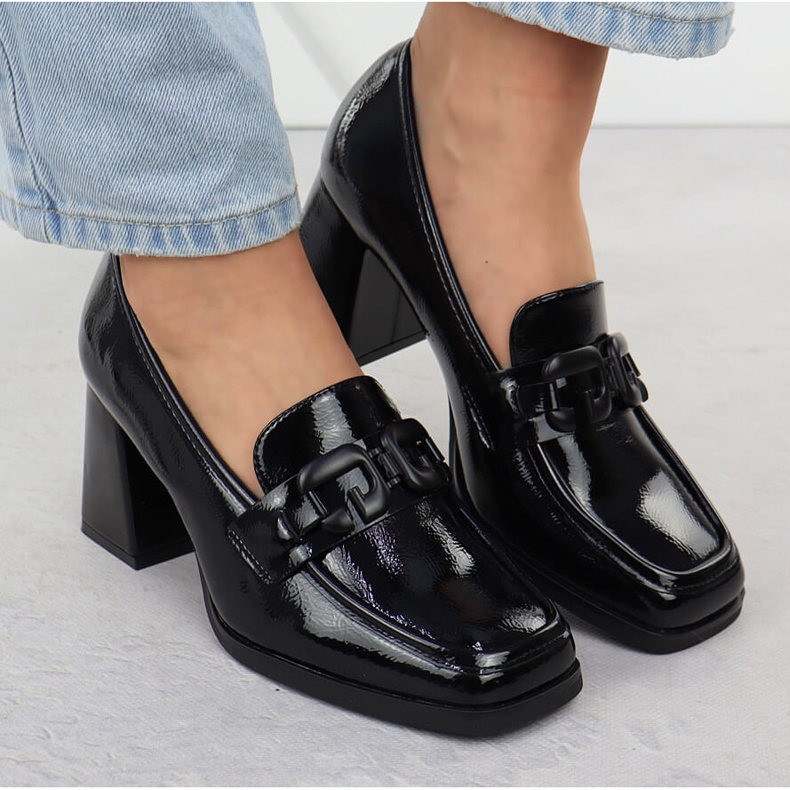 Festett női cipő a fekete potocki sz12553 poszton 1