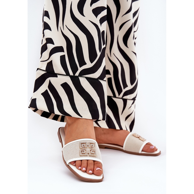 Boto Elegáns női papucs lapos dekorációval fehér 2