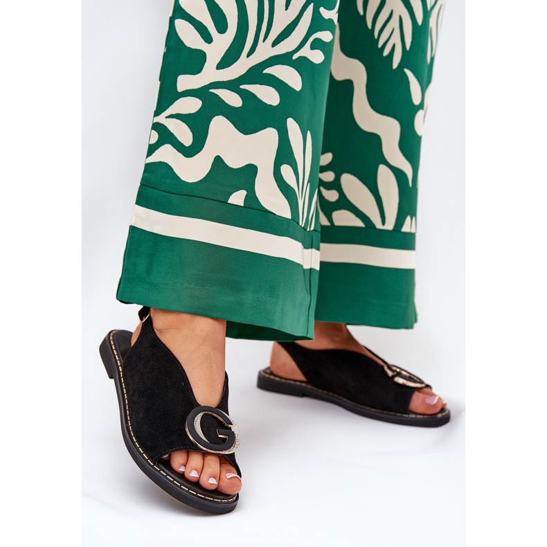 Lapos szandál fekete dekorációval 2