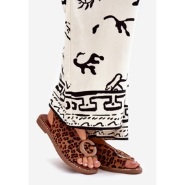 Lapos szandál dekorációval barna leopárd nyomtatás 1
