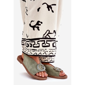 Lapos szandál zöld díszítéssel 1