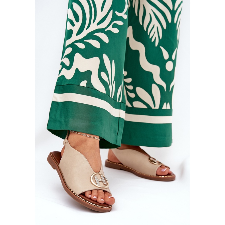 Lapos, elegáns szandál, bézs dekorációval 2