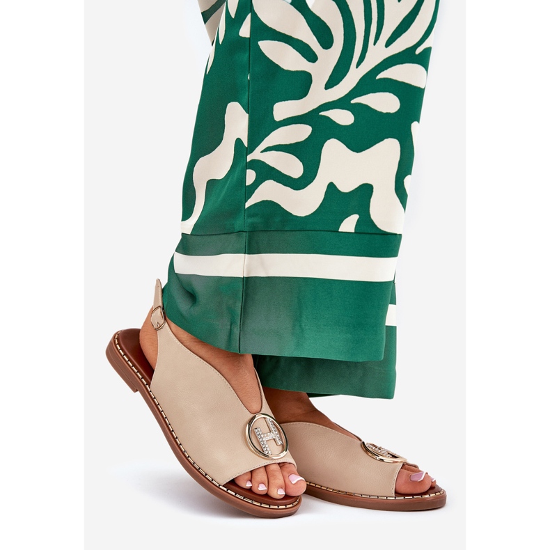 Lapos, elegáns szandál, bézs dekorációval 1