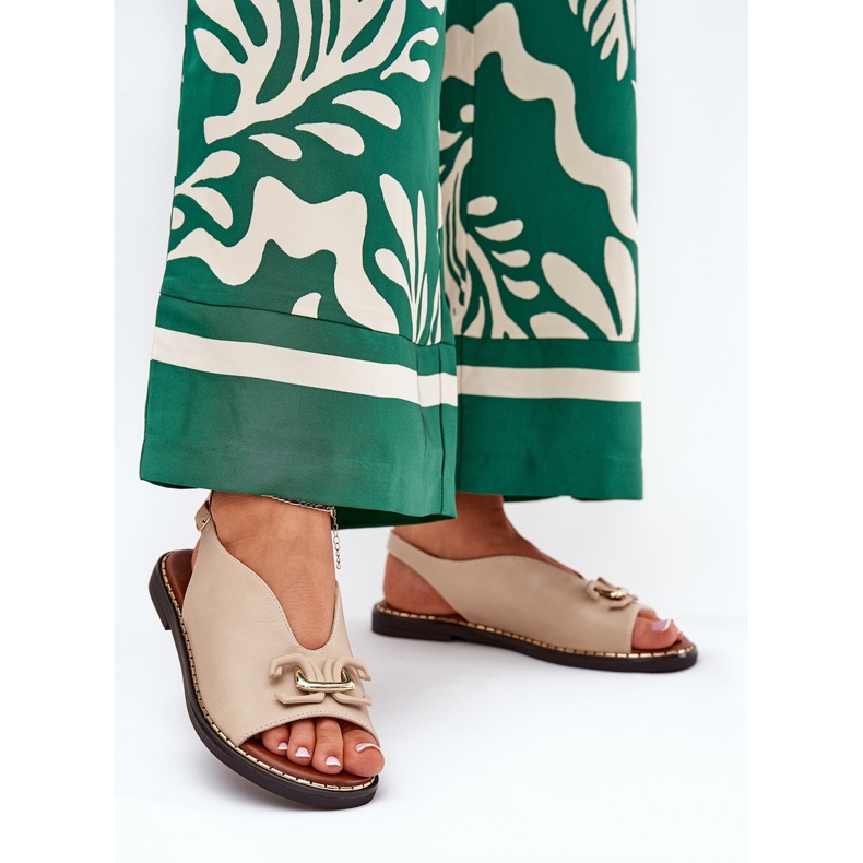 Lapos, rágcsált szandál öko bőr bézs díszítésével 2