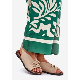 Lapos, rágcsált szandál öko bőr bézs díszítésével 1