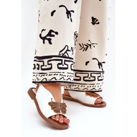 Jezzi Lapos, feküdt női szandál, fehér dekorációval 2