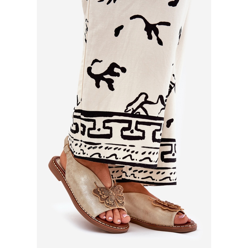 Jezzi Lapos, feküdt női szandál arany díszítéssel aranysárga 1