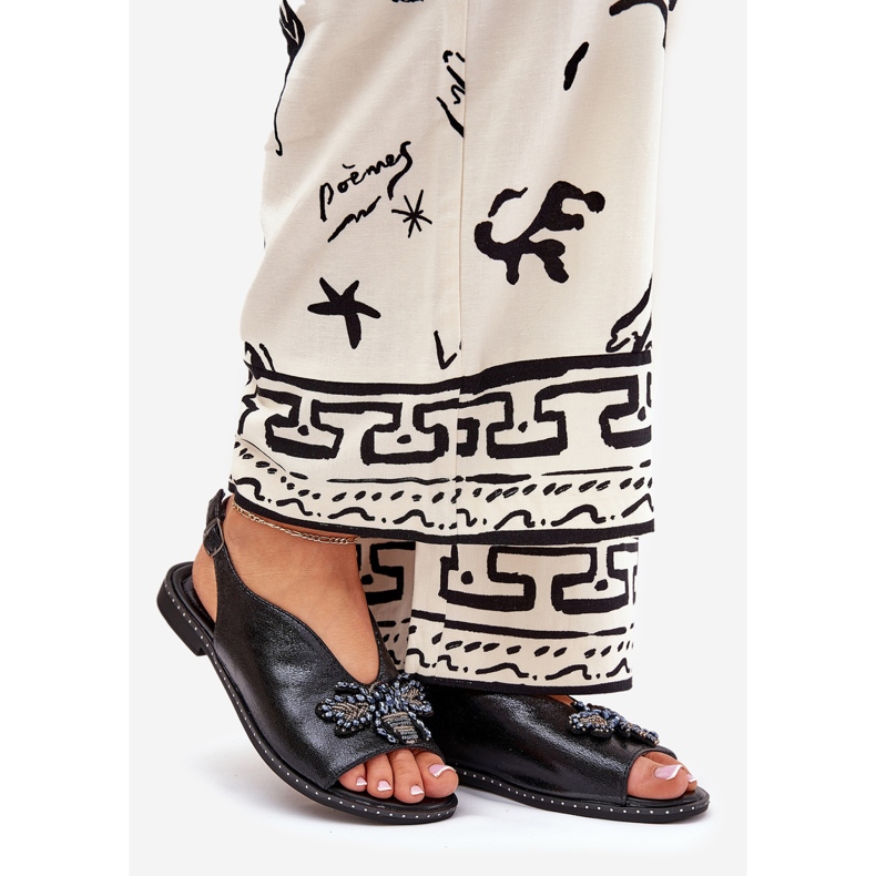 Jezzi Fényes női szandál lapos fekete díszítéssel 1