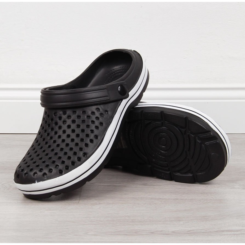 News HÍREK fekete áttört habszivacs papucs 1