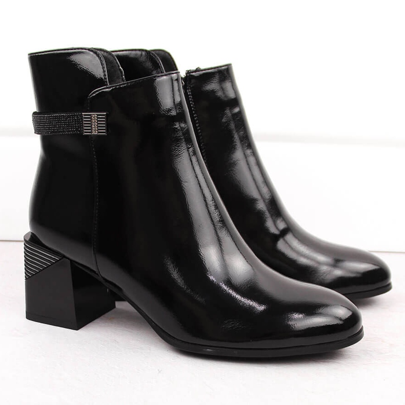 Fekete lakkbőr bokacsizma dekoratív sarokkal D&amp;A S.Barski Premium Collection MR880-140 2