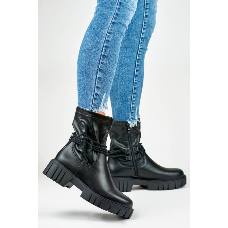 Női bokacsizma rugalmas felsőrésszel, fűzős, fekete DE1127P-B bézs 1