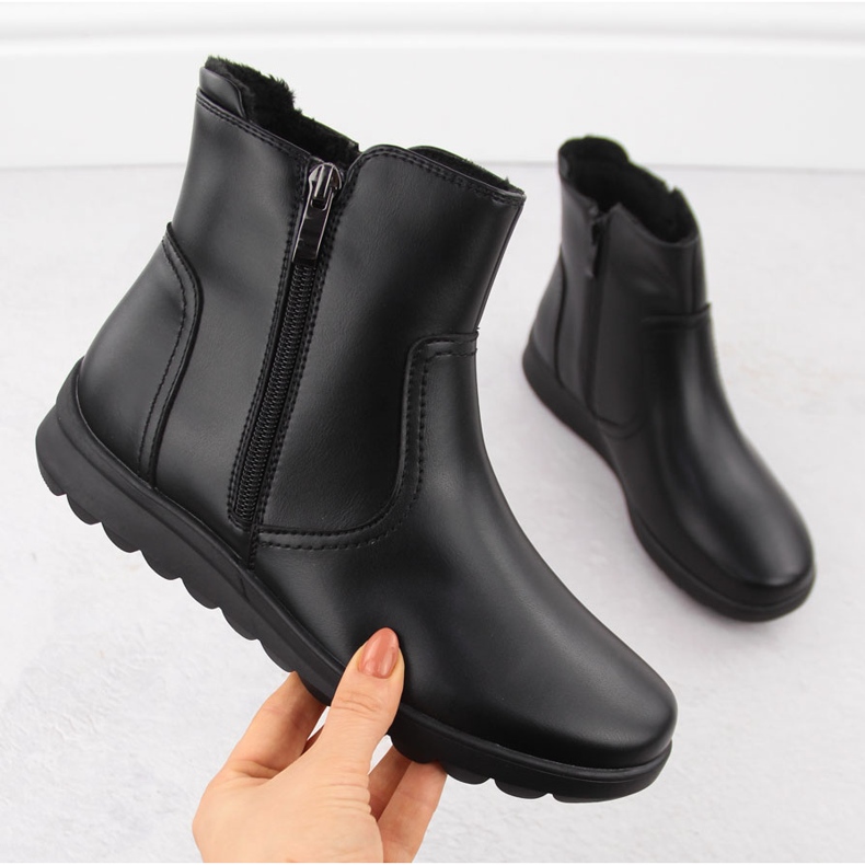 Fekete bőr női bokacsizma cipzárral FIlippo DBT6630 1