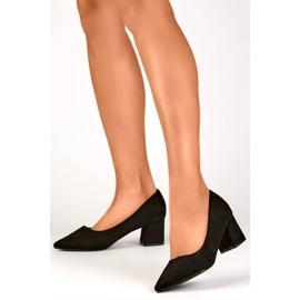 Női hegyes orrú, alacsony sarkú, fekete velúr pumpák KJ-10B 2