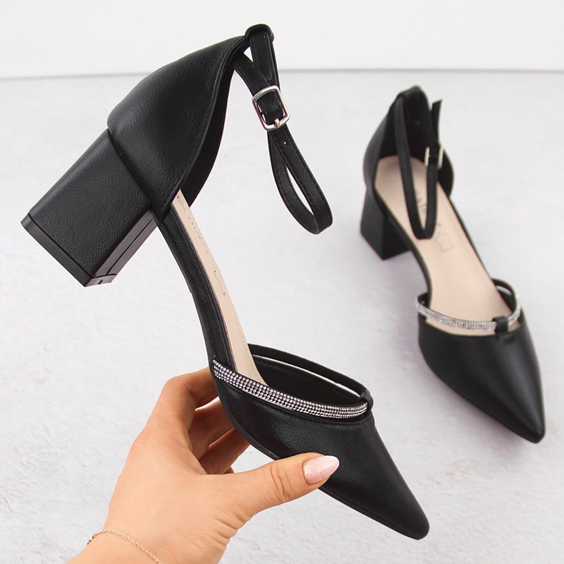 Fekete Sabatina női hegyes szandál cirkóniával 1