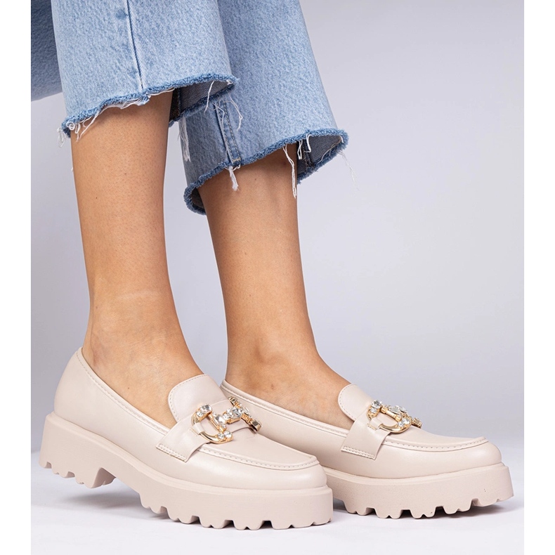 Bézs elegáns loaferek cirkonokkal 1 Bézs elegáns loaferek cirkonokkal 1