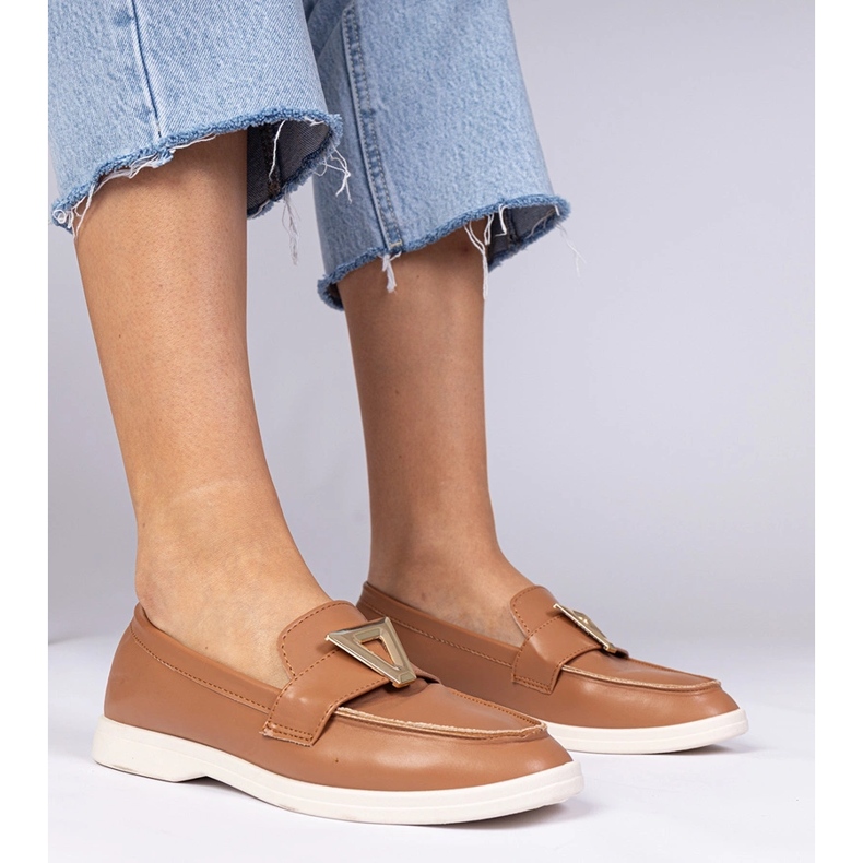 Barna női cipők elegáns dekorációval 1